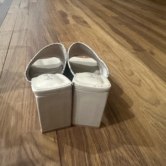 Mules - Picture 3 of 4